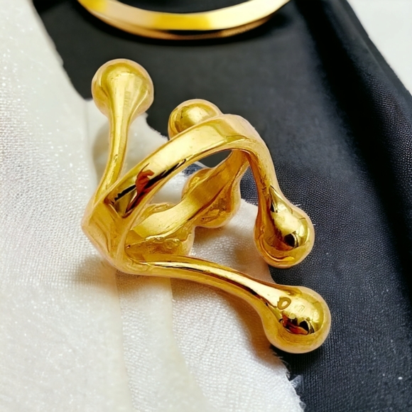 ποΈ 18K Gold Plated Stainless Steel Exclusive Design Ring - Picture 4 of 7